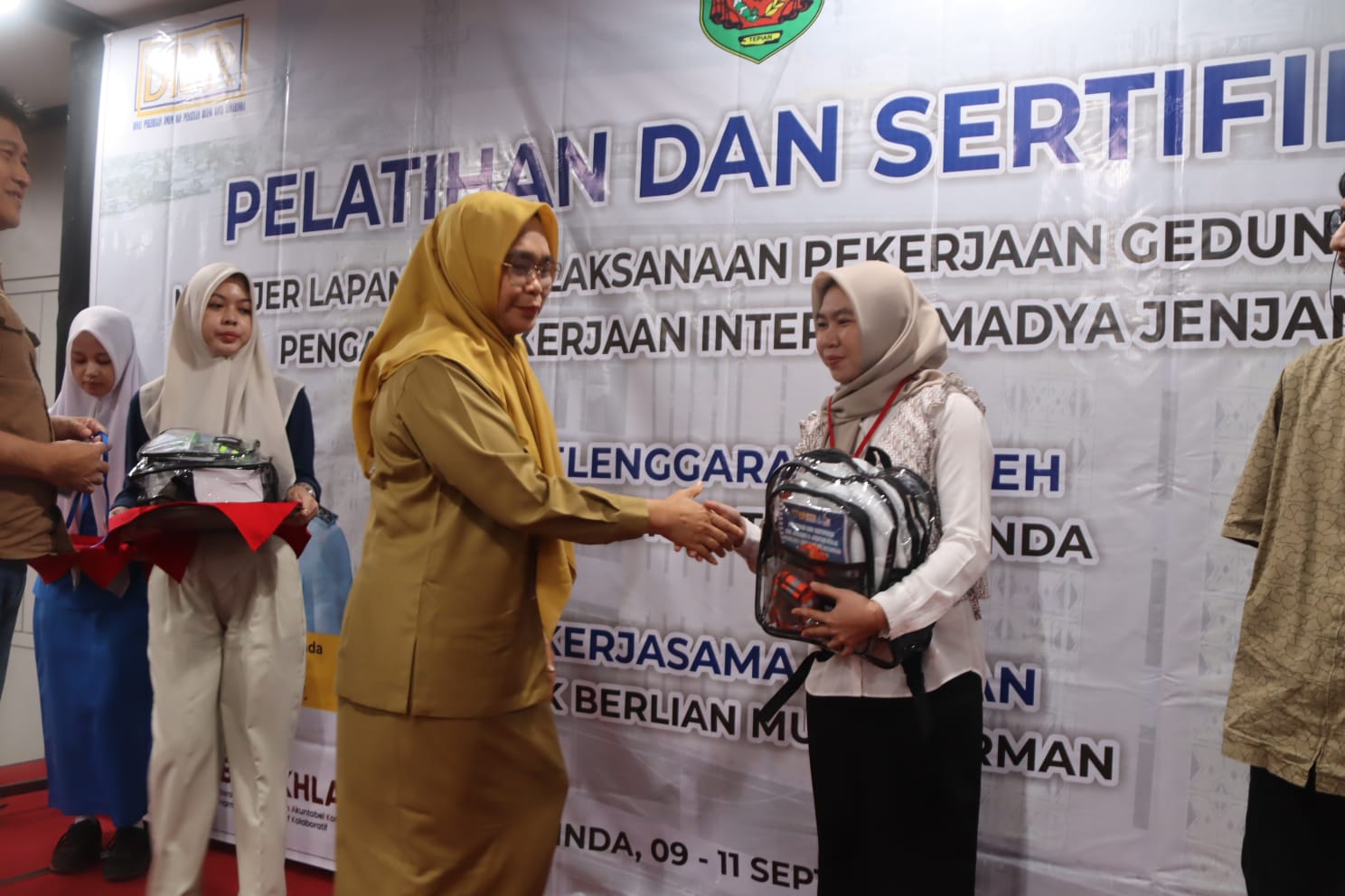 Pelatihan dan Sertifikasi SKK Jabatan Kerja Pengawas Pekerjaan Interior Madya Jenjang 6, Pelaksana Gedung Jenjang 6 dan Tukang Bangunan Gedung Jenjang 1 dan 2